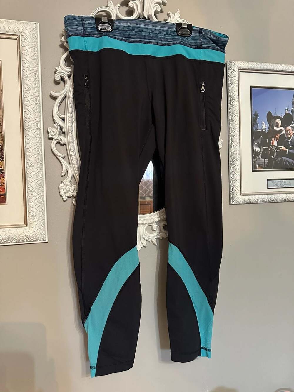 Lululemon Inspire Tight II Cropped Leggings Black and Teal Blue Size 12